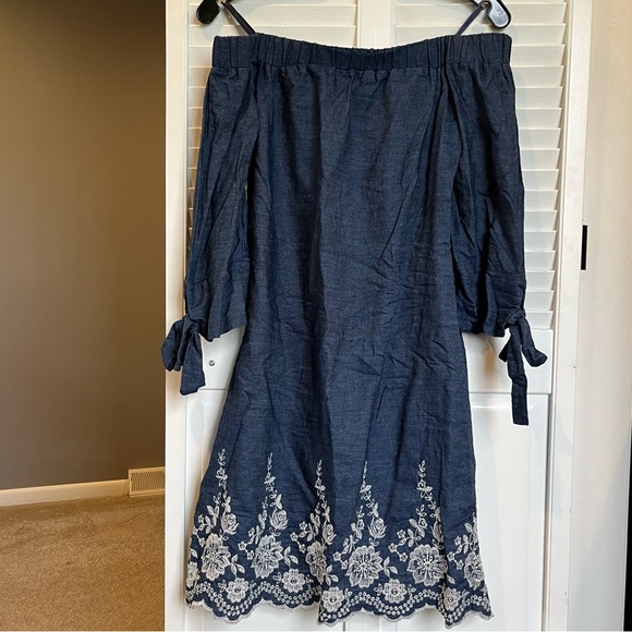 Jessica Howard Dark Denim Off-the-Shoulder Dress w/ White Embroidery - Picture 3 of 9